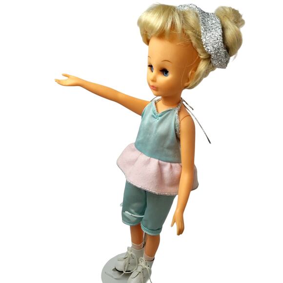 14" Vintage Playmates Skating Doll With Delicate Hands - Picture 3 of 10